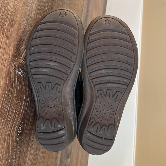 UGG Women’s Neevah Black Suede size 8 - Picture 6 of 9